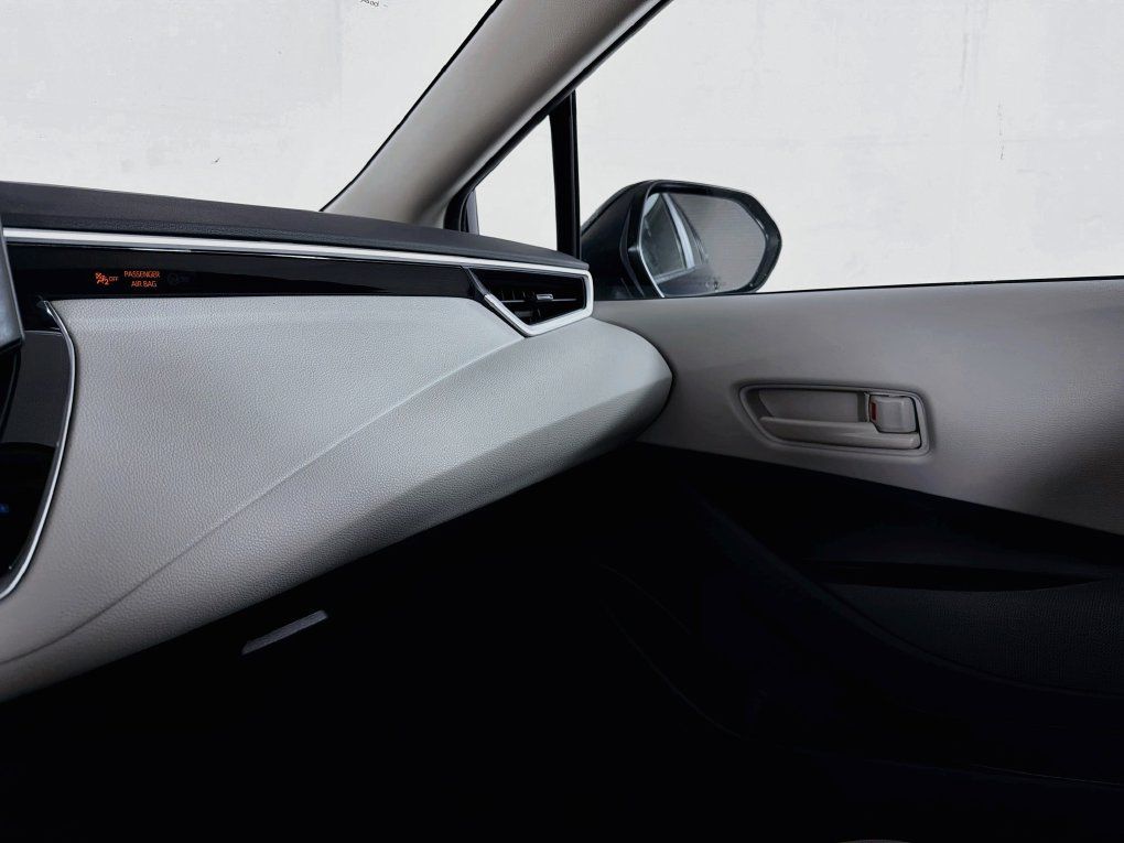 Used 2022 Toyota Corolla LE FWD image 36