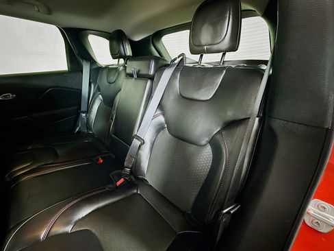 Used 2021 Jeep Cherokee Trailhawk image 22