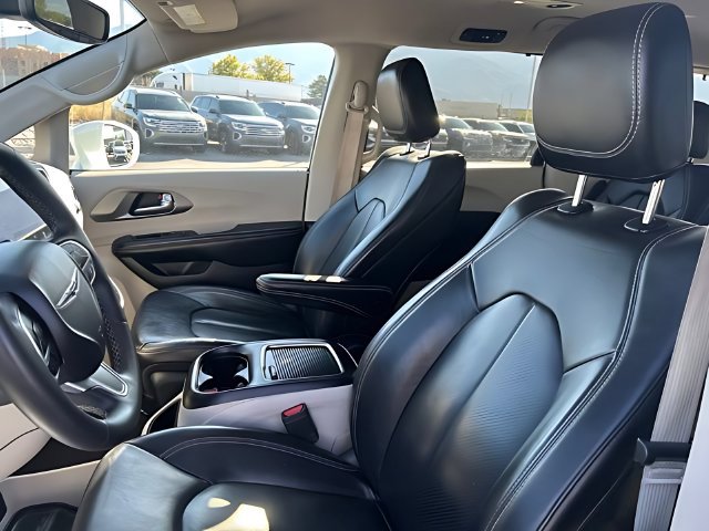 Used 2022 Chrysler Pacifica Touring-L FWD image 19