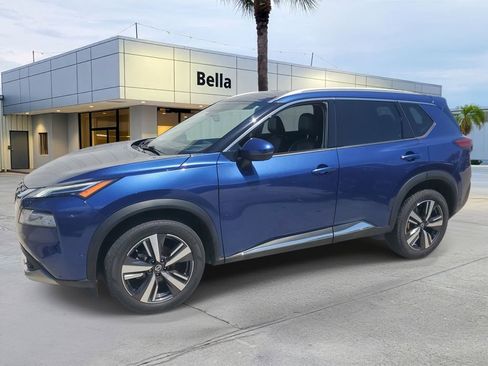 Used 2021 Nissan Rogue Platinum image 2