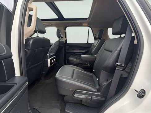 Used 2022 Ford Expedition XLT image 23