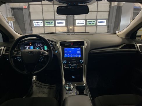 Used 2020 Ford Fusion SE image 31