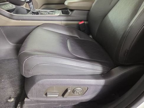 Certified 2025 Kia Carnival FWD image 29