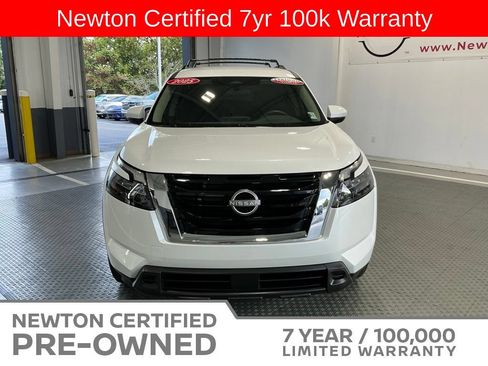Used 2025 Nissan Pathfinder SV FWD image 24