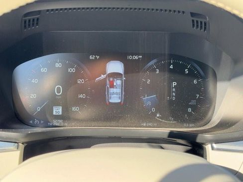 Used 2021 Volvo XC60 T5 Momentum w/ Climate Package image 19