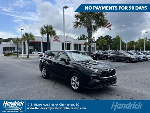 Used 2024 Toyota Highlander LE FWD image 1
