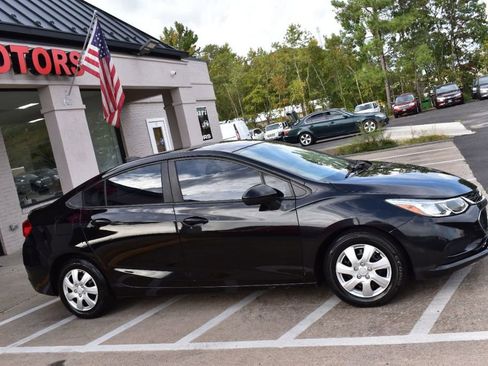 Used 2017 Chevrolet Cruze LS image 6