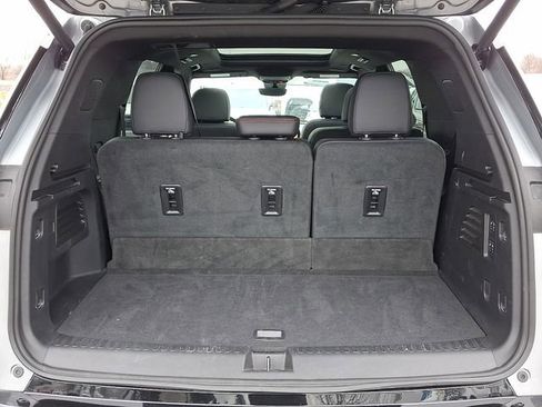 Used 2025 Chevrolet Traverse RS image 31