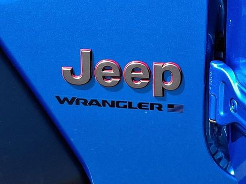 Used 2024 Jeep Wrangler Unlimited Rubicon w/ Technology Group AWD/4WD image 30