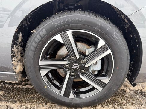 Used 2024 Nissan Sentra SV image 9