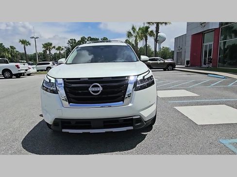 Used 2024 Nissan Pathfinder Platinum FWD image 21