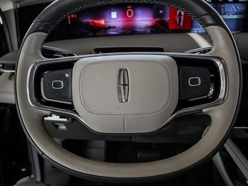 Used 2024 Lincoln Nautilus Reserve image 12