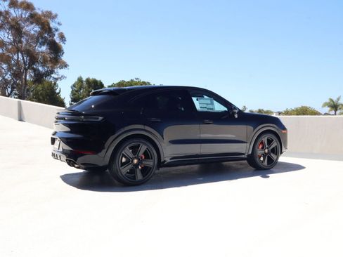 New 2026 Porsche Cayenne GTS AWD/4WD image 8