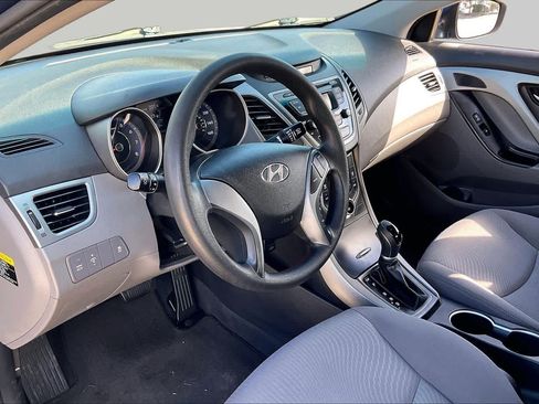 Used 2015 Hyundai Elantra SE FWD image 12