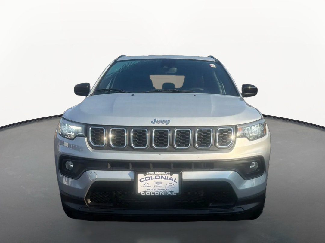 Used 2024 Jeep Compass Latitude AWD/4WD image 2