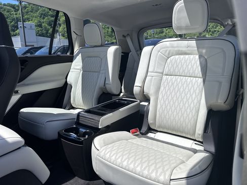 Used 2023 Lincoln Aviator Black Label Grand Touring AWD/4WD image 22