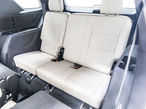 Used 2022 Chevrolet Traverse LT FWD image 35