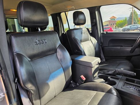 Used 2012 Jeep Liberty Sport AWD/4WD image 14
