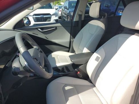 Used 2023 Kia Niro EX Touring FWD image 26