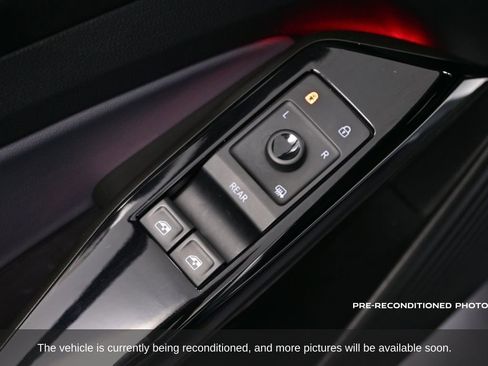 Used 2022 Volkswagen ID.4 Pro image 13