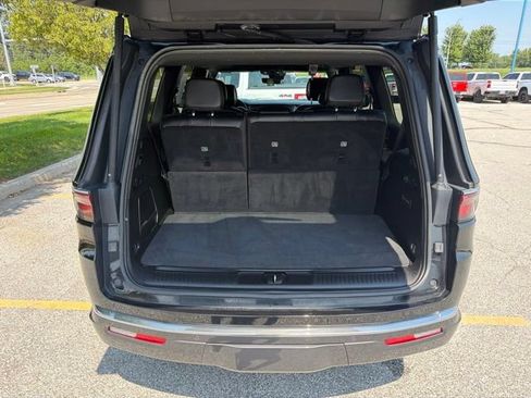 Used 2022 Jeep Wagoneer Series III w/ Premium Group I AWD/4WD image 15