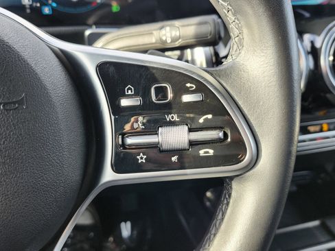 Used 2021 Mercedes-Benz GLB 250 4MATIC image 37