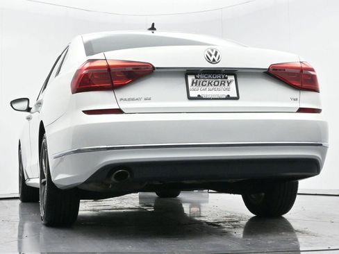 Used 2018 Volkswagen Passat 2.0T SE image 45