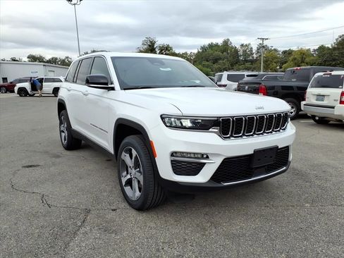 New 2025 Jeep Grand Cherokee Limited image 2