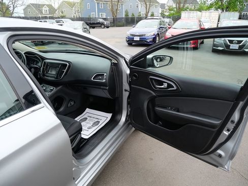 Used 2016 Chrysler 200 Limited w/ Convenience Group FWD image 21
