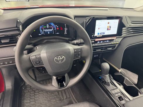 Used 2026 Toyota Camry LE FWD image 8