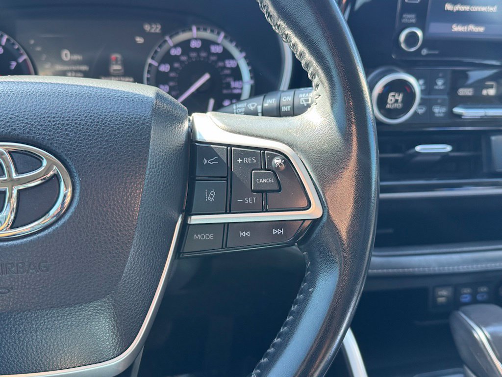 Used 2022 Toyota Highlander XLE FWD image 11