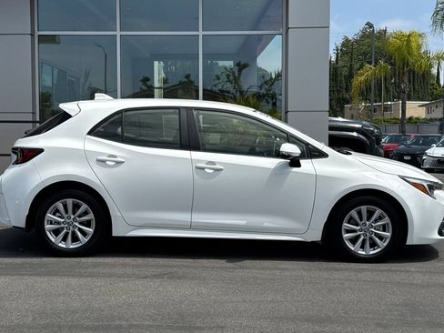 Used 2025 Toyota Corolla SE w/ SE Package FWD image 4