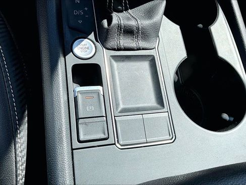 Certified 2023 Volkswagen Atlas Cross Sport SE image 29