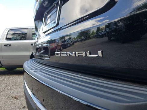Used 2023 GMC Yukon XL Denali Ultimate AWD/4WD image 8