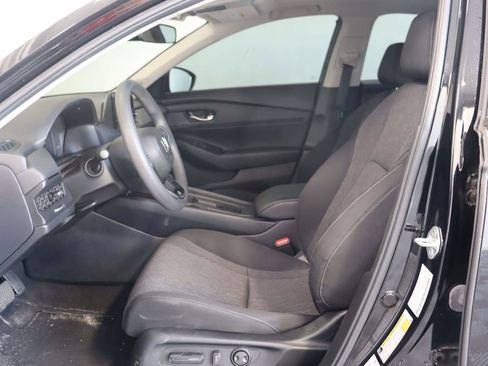 Used 2023 Honda Accord EX image 8