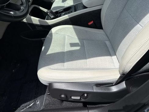 Used 2020 Volvo XC40 T5 Momentum w/ Protection Package Premier AWD/4WD image 15