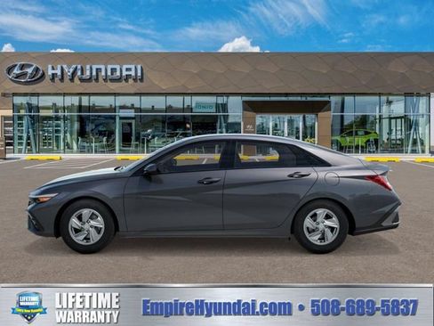 New 2026 Hyundai Elantra SE FWD image 3