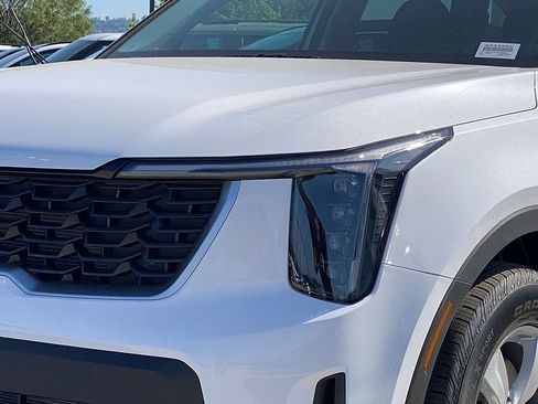New 2026 Kia Sorento LX FWD image 8