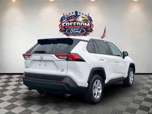 Used 2025 Toyota RAV4 LE AWD/4WD image 5