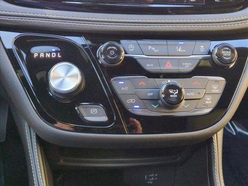 New 2026 Chrysler Pacifica Limited image 11