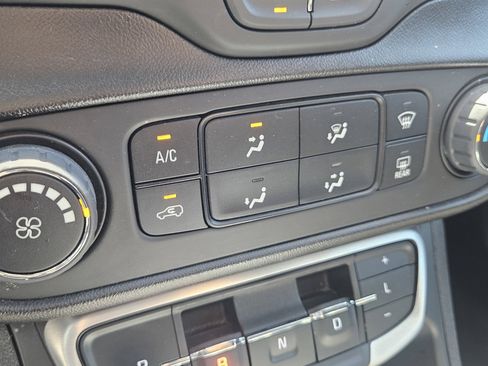 Used 2024 GMC Terrain SLE FWD image 13