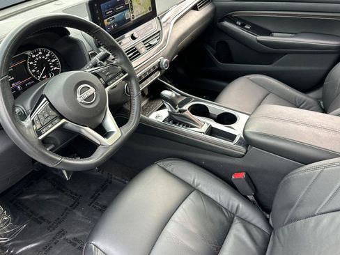 Used 2023 Nissan Altima 2.5 SR w/ SR Premium Package image 4