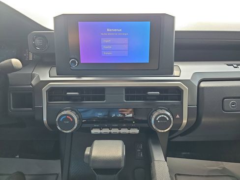 Used 2025 Toyota Tacoma SR5 AWD/4WD image 17