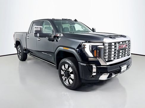 Used 2025 GMC Sierra 3500 Denali w/ Denali Reserve Package AWD/4WD image 3