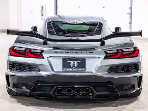 Used 2024 Chevrolet Corvette Z06 w/ Z07 Performance Package RWD image 8
