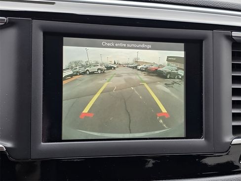 Used 2020 Chrysler Pacifica Touring w/ S Appearance Package image 32