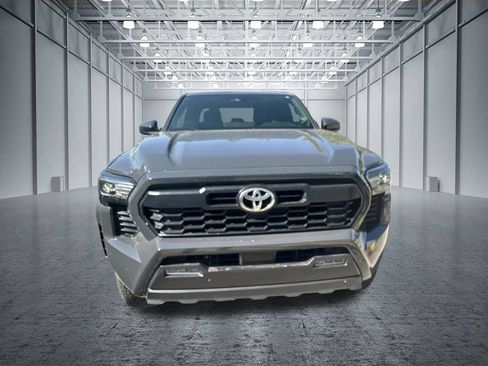 Used 2025 Toyota Tacoma TRD Off-Road AWD/4WD image 9