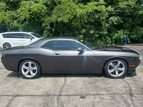 Used 2017 Dodge Challenger R/T RWD image 5