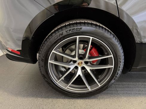 Certified 2023 Porsche Macan S image 12