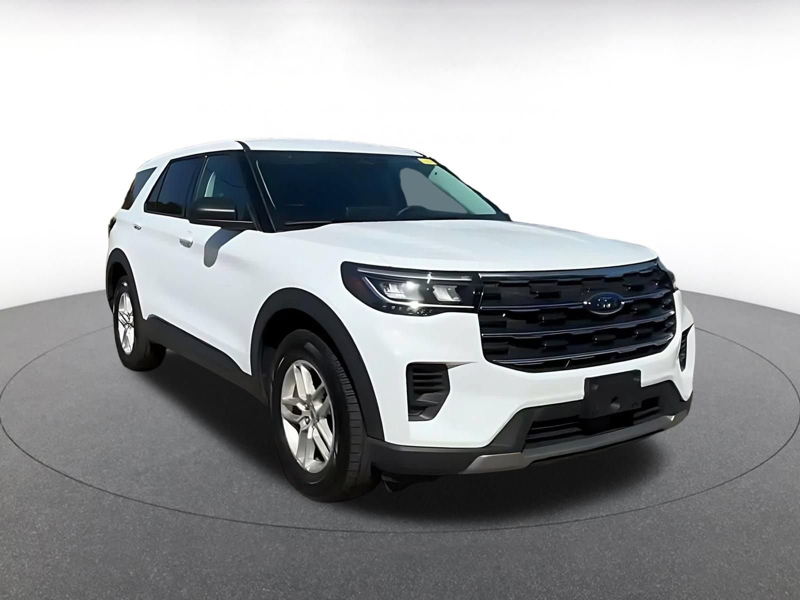Used 2026 Ford Explorer Active AWD/4WD image 2
